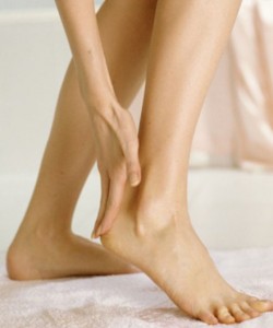 Limon ve aspirin mucizesiyle yumuşacık topuklar!