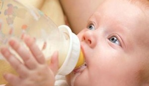 Bebeklere keçi sütü verilmesi