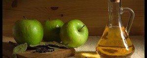 Kepekli Saçlar İçin Elma Sirkesi