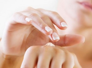 Ellerin çatlamasına ne iyi gelir?