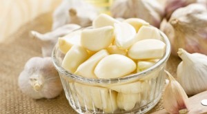 Saçları uzatan sarımsak kürü