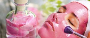 Gül suyu maskesinin cilde faydaları