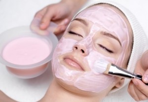 Besleyici çilek maskesi