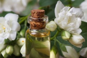 Yasemin yağı ile cilt bakımı