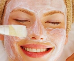 Suna Dumankaya güneş lekesi için maske