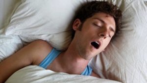 Geceleri Ağzı Açık Uyumanın Nedenleri